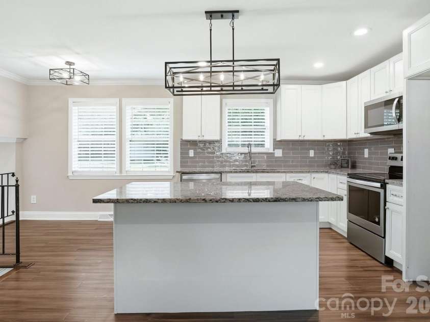 4400 Strangford Avenue, Charlotte, NC 28215.  MLS# CAR4422804, YatesRealty ID 50980. 