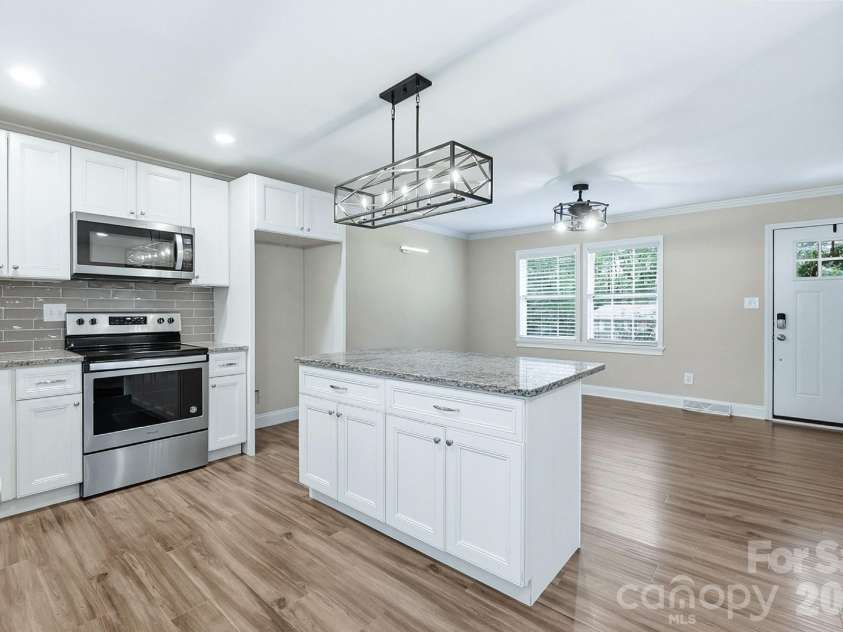 4400 Strangford Avenue, Charlotte, NC 28215.  MLS# CAR4422804, YatesRealty ID 50980. 