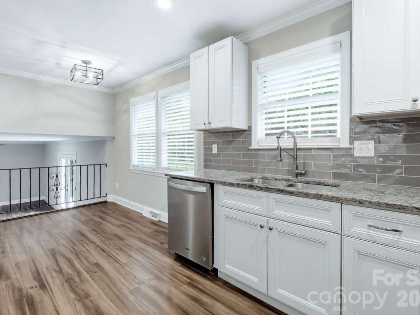 4400 Strangford Avenue, Charlotte, NC 28215.  MLS# CAR4422804, YatesRealty ID 50980. 
