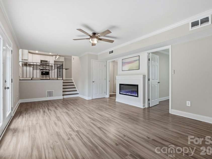 4400 Strangford Avenue, Charlotte, NC 28215.  MLS# CAR4422804, YatesRealty ID 50980. 