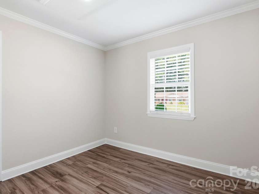 4400 Strangford Avenue, Charlotte, NC 28215.  MLS# CAR4422804, YatesRealty ID 50980. 
