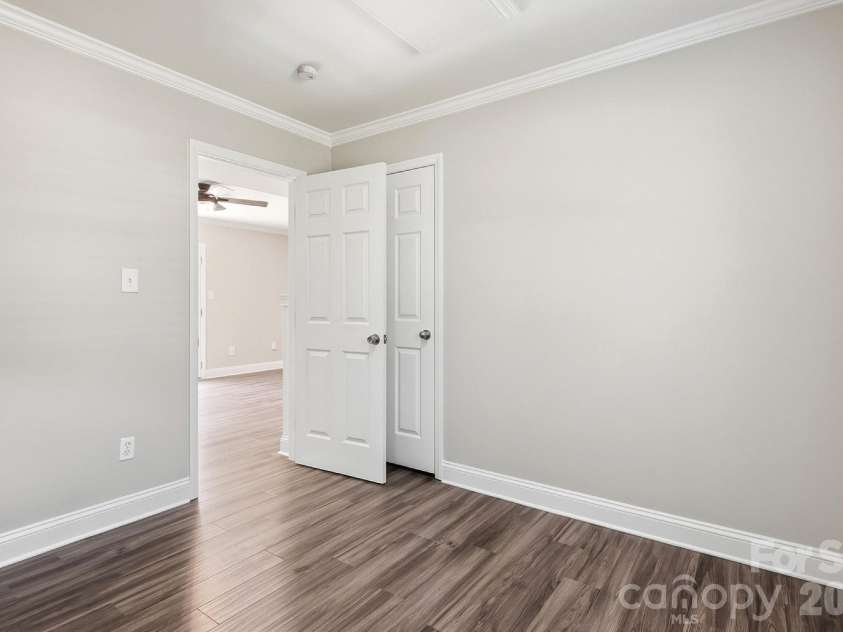4400 Strangford Avenue, Charlotte, NC 28215.  MLS# CAR4422804, YatesRealty ID 50980. 