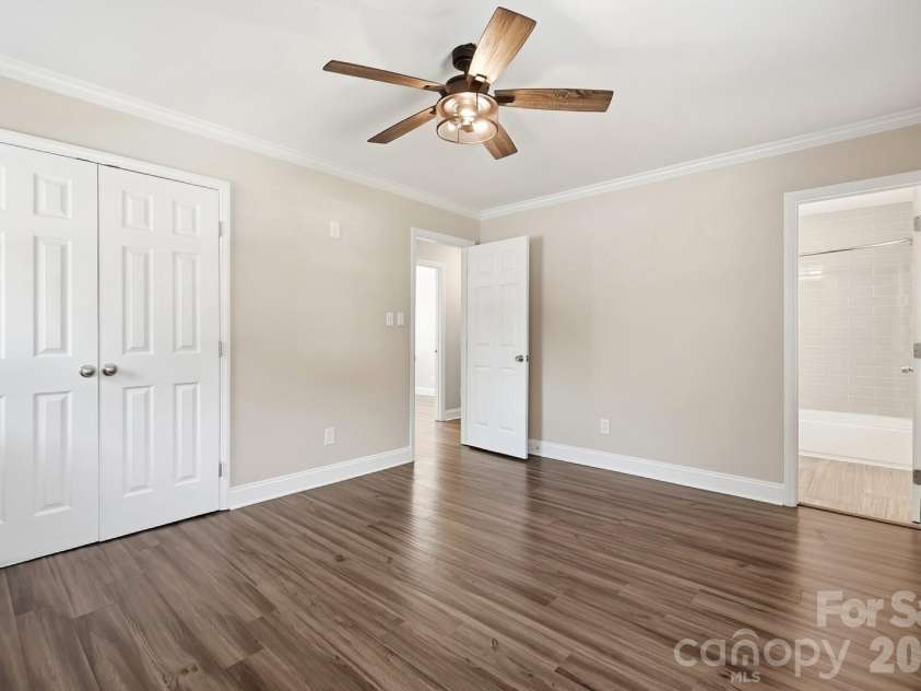4400 Strangford Avenue, Charlotte, NC 28215.  MLS# CAR4422804, YatesRealty ID 50980. 