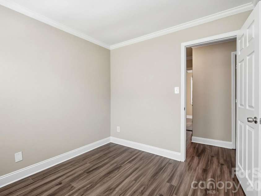 4400 Strangford Avenue, Charlotte, NC 28215.  MLS# CAR4422804, YatesRealty ID 50980. 