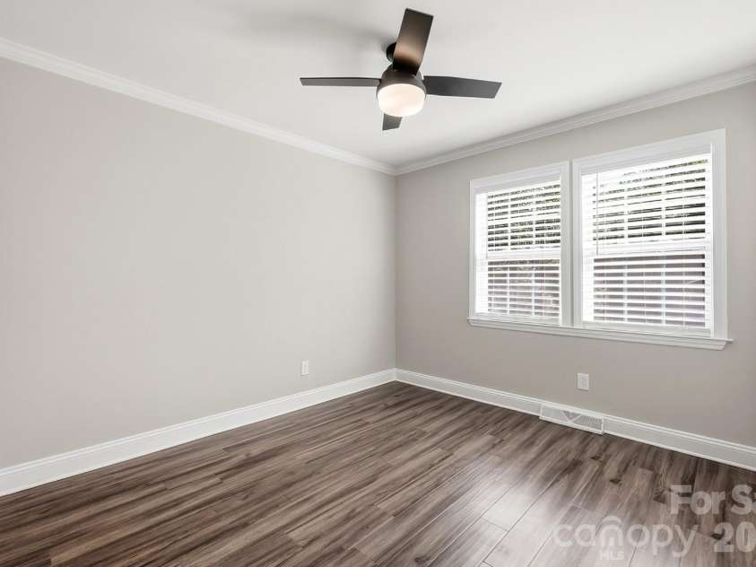 4400 Strangford Avenue, Charlotte, NC 28215.  MLS# CAR4422804, YatesRealty ID 50980. 