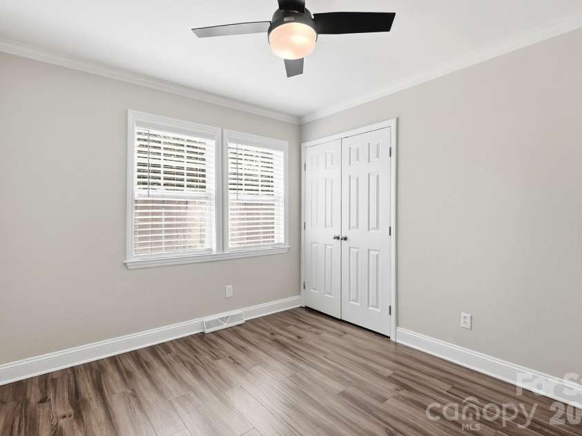 4400 Strangford Avenue, Charlotte, NC 28215.  MLS# CAR4422804, YatesRealty ID 50980. 