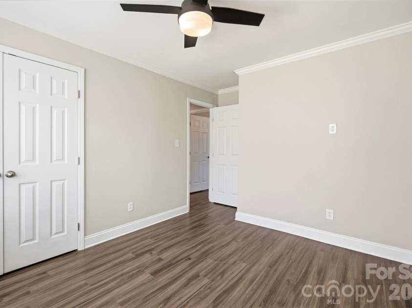4400 Strangford Avenue, Charlotte, NC 28215.  MLS# CAR4422804, YatesRealty ID 50980. 