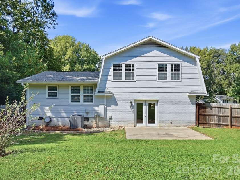 4400 Strangford Avenue, Charlotte, NC 28215.  MLS# CAR4422804, YatesRealty ID 50980. 