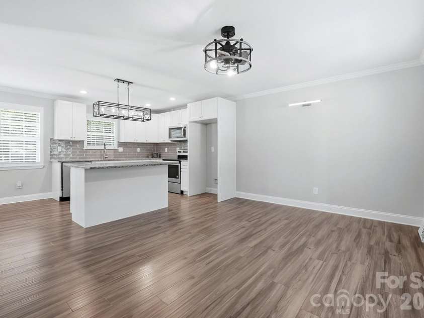 4400 Strangford Avenue, Charlotte, NC 28215.  MLS# CAR4422804, YatesRealty ID 50980. Open floor plan with kitchen island, granite and tile backsplash