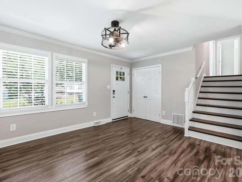 4400 Strangford Avenue, Charlotte, NC 28215.  MLS# CAR4422804, YatesRealty ID 50980. Updated and freshly painted tri-level home