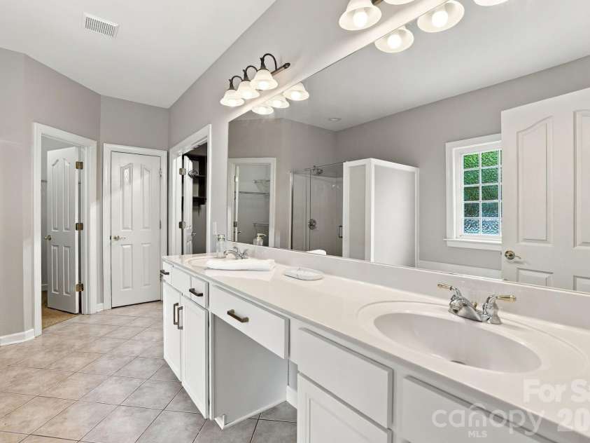 702 Carver Pond Lane, Waxhaw, NC 28173.  MLS# CAR4419150, YatesRealty ID 50981. 