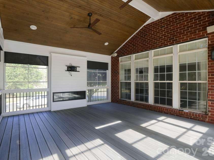 702 Carver Pond Lane, Waxhaw, NC 28173.  MLS# CAR4419150, YatesRealty ID 50981. 