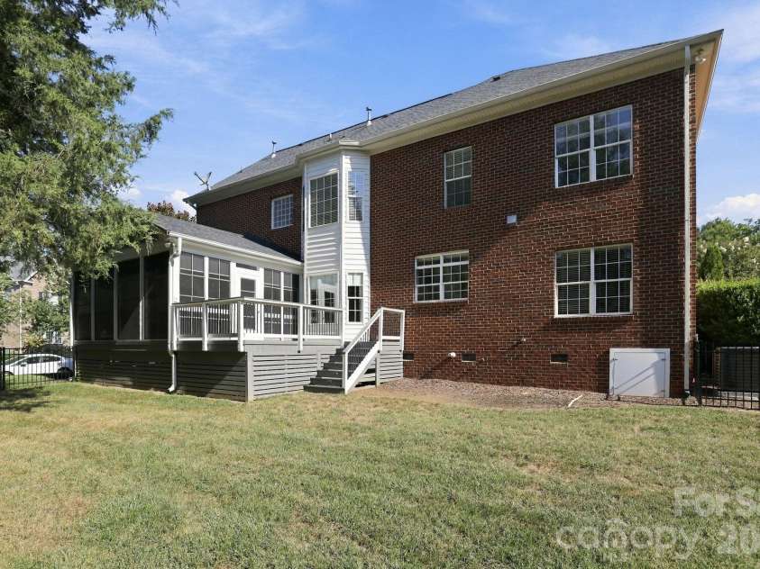 702 Carver Pond Lane, Waxhaw, NC 28173.  MLS# CAR4419150, YatesRealty ID 50981. 