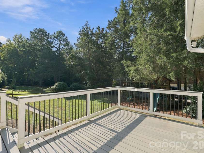 702 Carver Pond Lane, Waxhaw, NC 28173.  MLS# CAR4419150, YatesRealty ID 50981. 