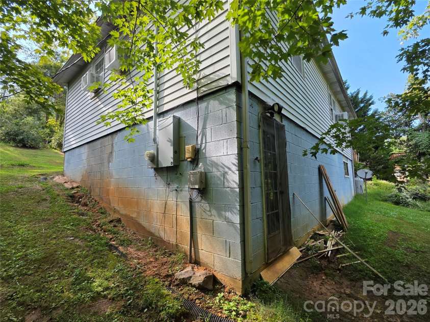 601 Hennessee Street, Morganton, NC 28655.  MLS# CAR4425023, YatesRealty ID 50986. 