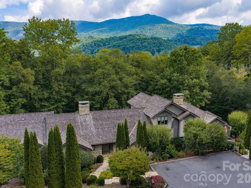 659 Clubhouse Drive, Banner Elk, NC 28604.  MLS# CAR4425025, YatesRealty ID 50988. 