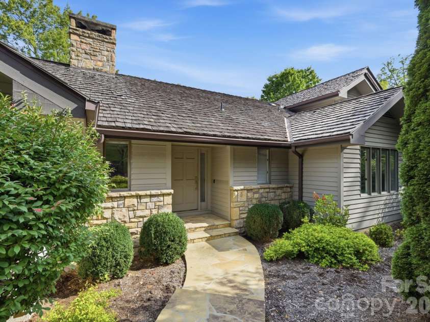659 Clubhouse Drive, Banner Elk, NC 28604.  MLS# CAR4425025, YatesRealty ID 50988. 