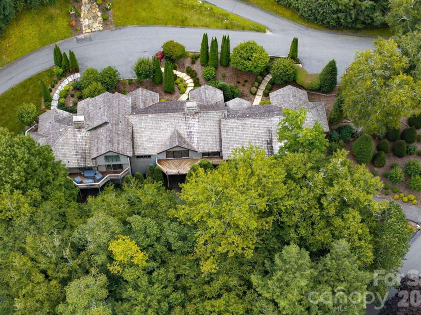 659 Clubhouse Drive, Banner Elk, NC 28604.  MLS# CAR4425025, YatesRealty ID 50988. 