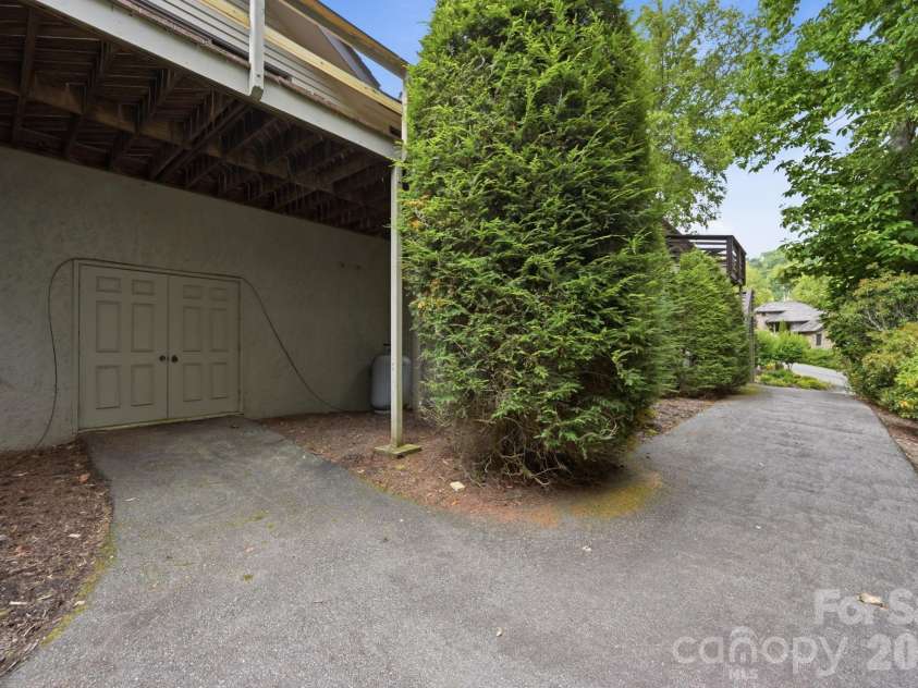 659 Clubhouse Drive, Banner Elk, NC 28604.  MLS# CAR4425025, YatesRealty ID 50988. Below Unit Storage