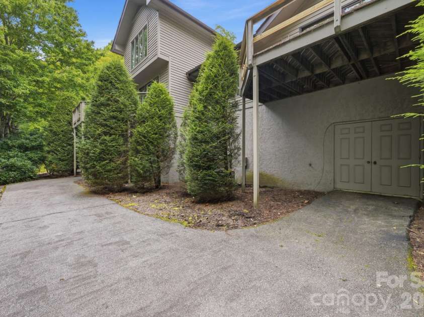 659 Clubhouse Drive, Banner Elk, NC 28604.  MLS# CAR4425025, YatesRealty ID 50988. Below Unit Storage