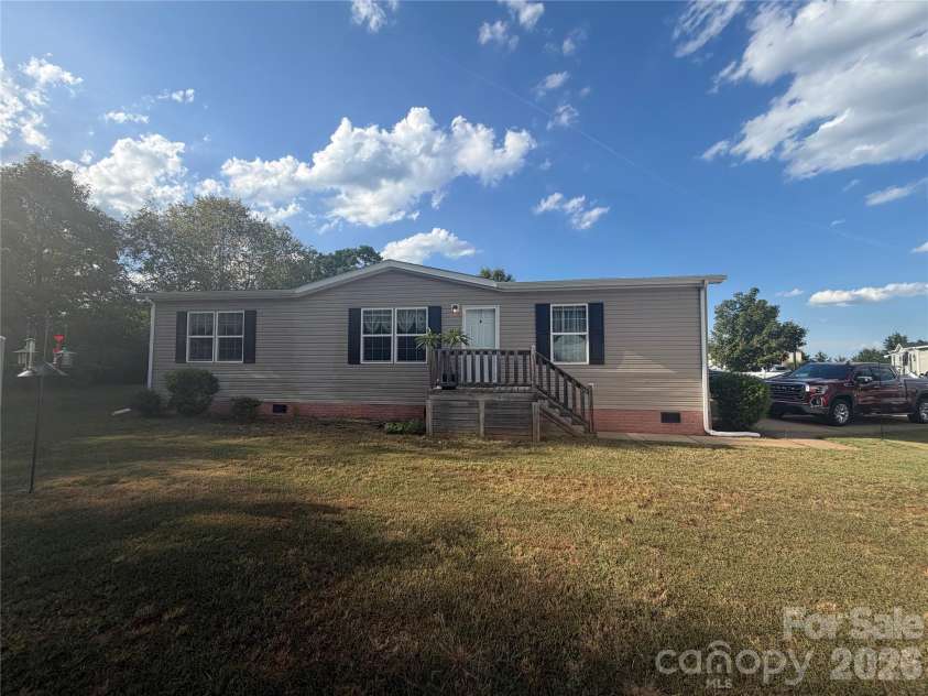 9902 Ashe Court, Charlotte, NC 28215.  MLS# CAR4425055, YatesRealty ID 50996. 