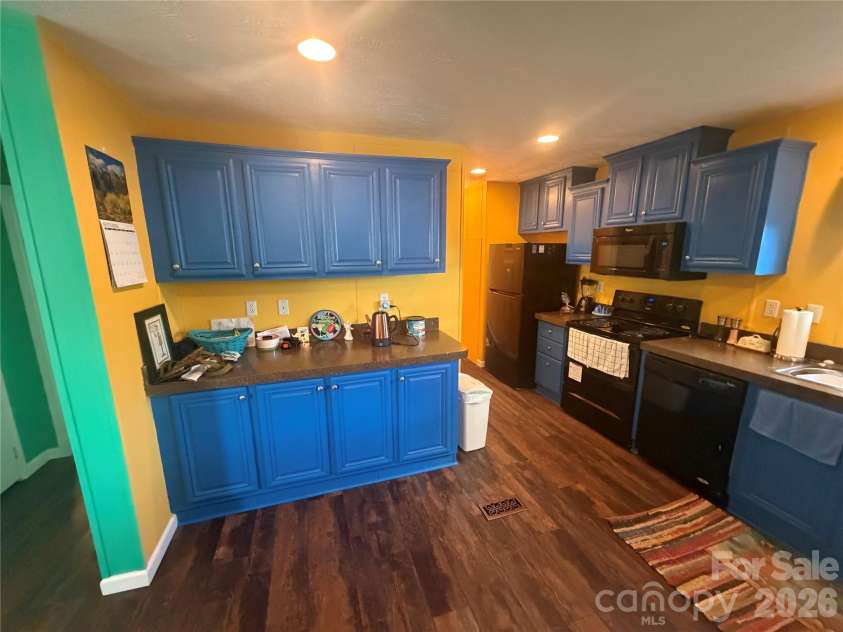 9902 Ashe Court, Charlotte, NC 28215.  MLS# CAR4425055, YatesRealty ID 50996. 