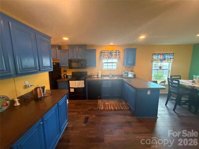 9902 Ashe Court, Charlotte, NC 28215.  MLS# CAR4425055, YatesRealty ID 50996. 
