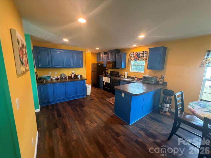 9902 Ashe Court, Charlotte, NC 28215.  MLS# CAR4425055, YatesRealty ID 50996. 