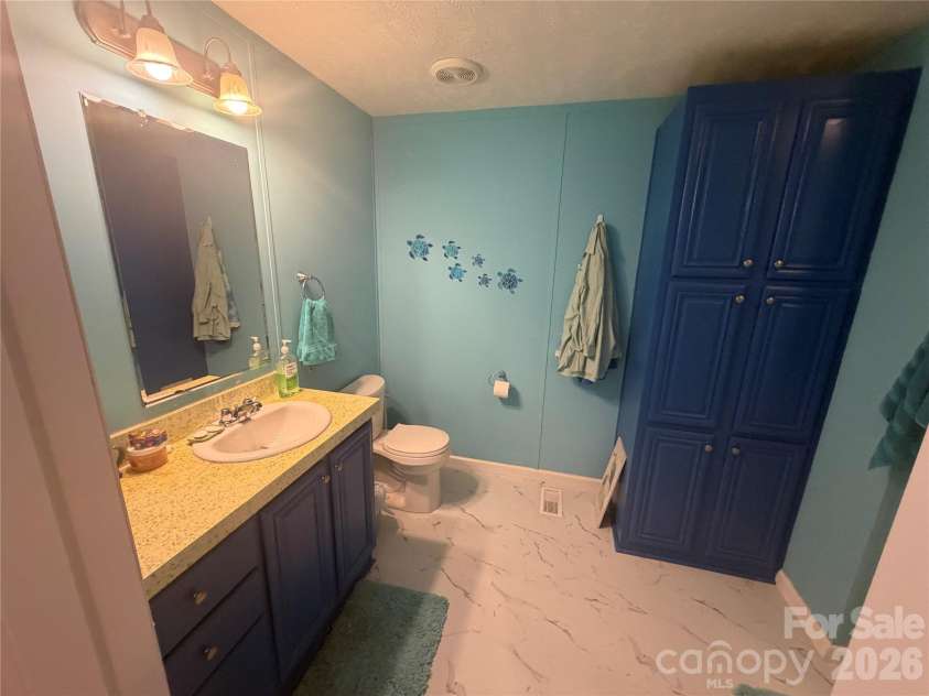 9902 Ashe Court, Charlotte, NC 28215.  MLS# CAR4425055, YatesRealty ID 50996. 