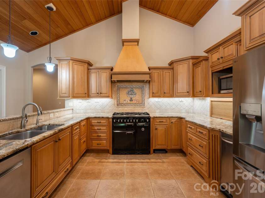 3999 Laurel Park Highway, Hendersonville, NC 28739.  MLS# CAR4419689, YatesRealty ID 50998. Kitchen