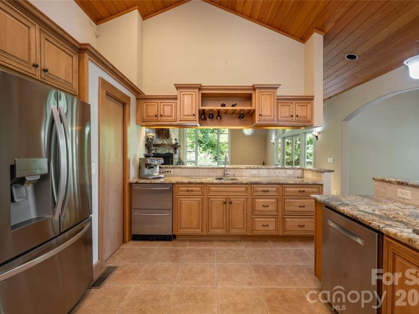 3999 Laurel Park Highway, Hendersonville, NC 28739.  MLS# CAR4419689, YatesRealty ID 50998. Kitchen