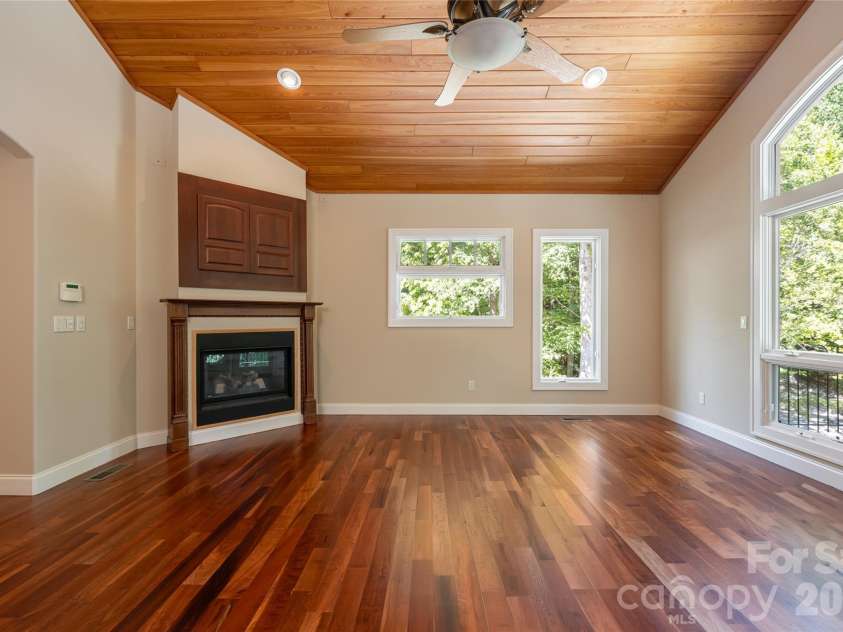 3999 Laurel Park Highway, Hendersonville, NC 28739.  MLS# CAR4419689, YatesRealty ID 50998. Primary suite
