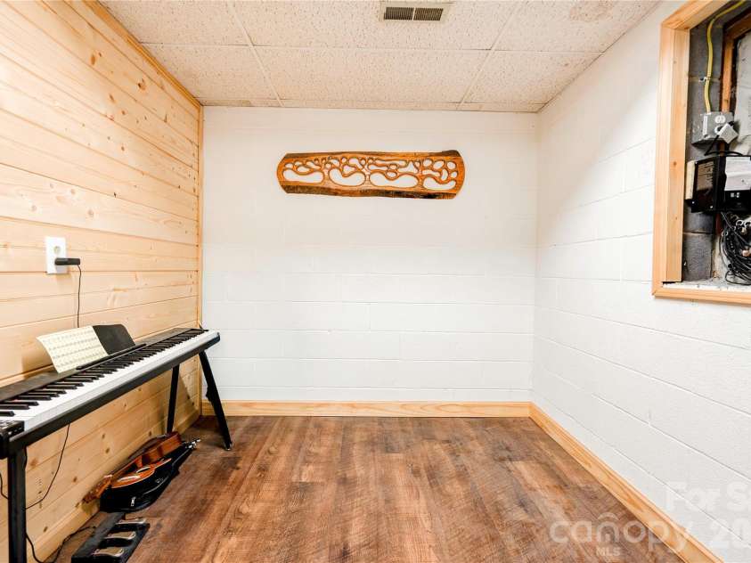 1229 New Crest Lane, Shelby, NC 28150.  MLS# CAR4423659, YatesRealty ID 50999. Basement Bonus Room