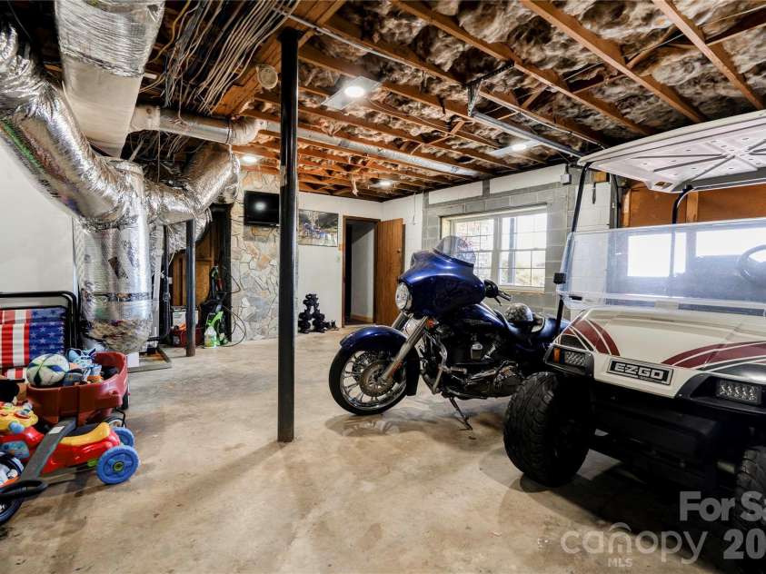 1229 New Crest Lane, Shelby, NC 28150.  MLS# CAR4423659, YatesRealty ID 50999. Basement Garage