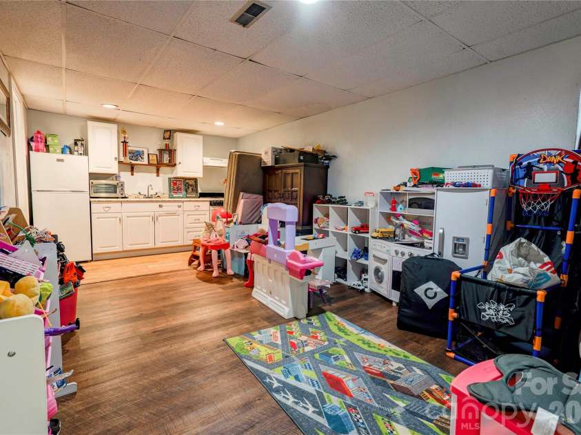 1229 New Crest Lane, Shelby, NC 28150.  MLS# CAR4423659, YatesRealty ID 50999. Basement Kitchen & Flex Space with closet
