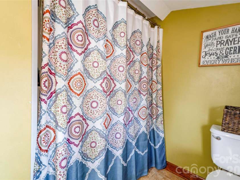 1229 New Crest Lane, Shelby, NC 28150.  MLS# CAR4423659, YatesRealty ID 50999. Bathroom 2