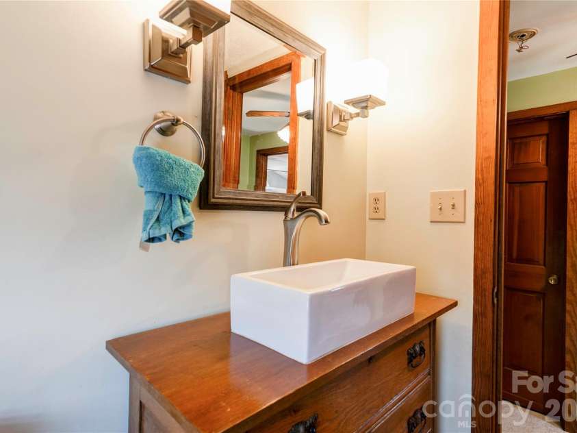 1229 New Crest Lane, Shelby, NC 28150.  MLS# CAR4423659, YatesRealty ID 50999. Bathroom 3