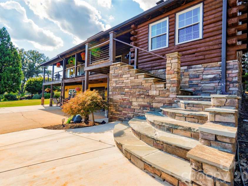 1229 New Crest Lane, Shelby, NC 28150.  MLS# CAR4423659, YatesRealty ID 50999. Front Steps