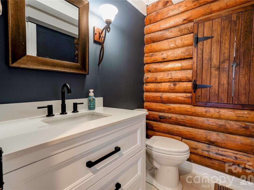1229 New Crest Lane, Shelby, NC 28150.  MLS# CAR4423659, YatesRealty ID 50999. Half Bath