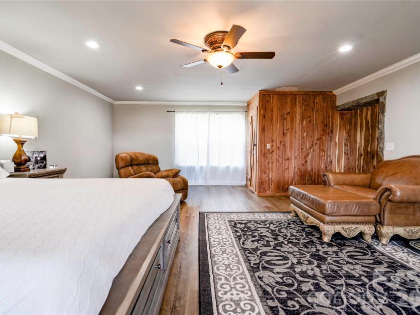 1229 New Crest Lane, Shelby, NC 28150.  MLS# CAR4423659, YatesRealty ID 50999. Primary Bedroom