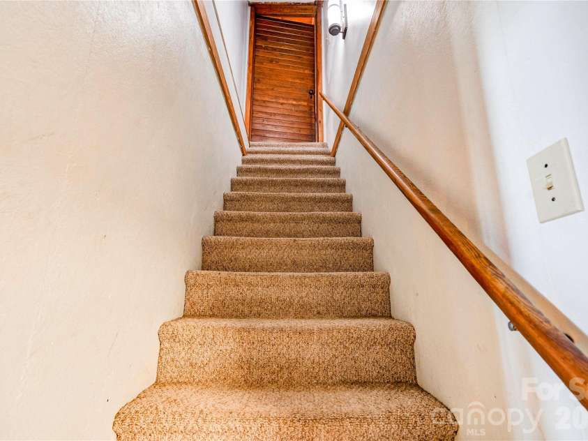 1229 New Crest Lane, Shelby, NC 28150.  MLS# CAR4423659, YatesRealty ID 50999. Stairs to/from Basement