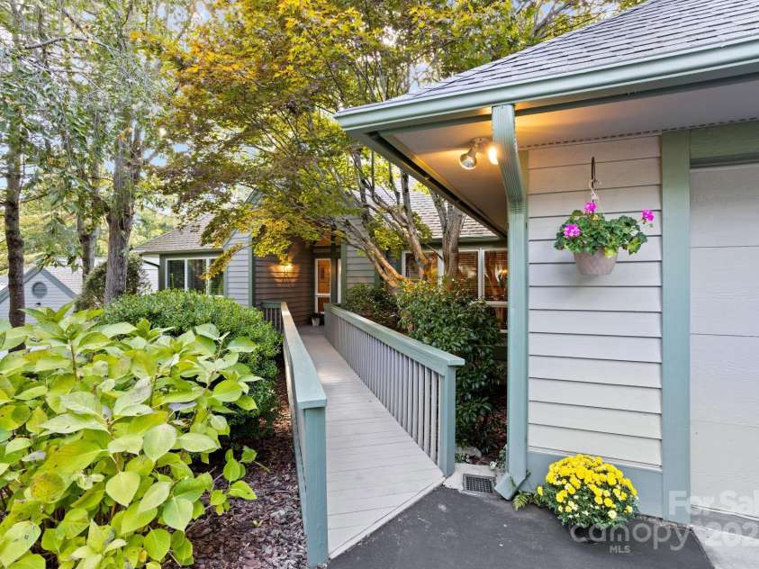 128 Forest View Drive, Flat Rock, NC 28731.  MLS# CAR4303335, YatesRealty ID 51. 