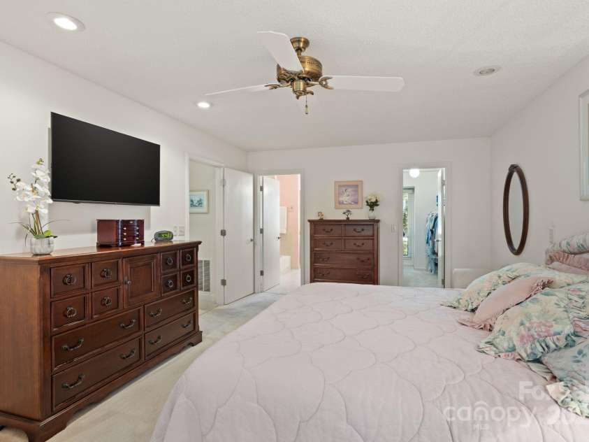 128 Forest View Drive, Flat Rock, NC 28731.  MLS# CAR4303335, YatesRealty ID 51. 