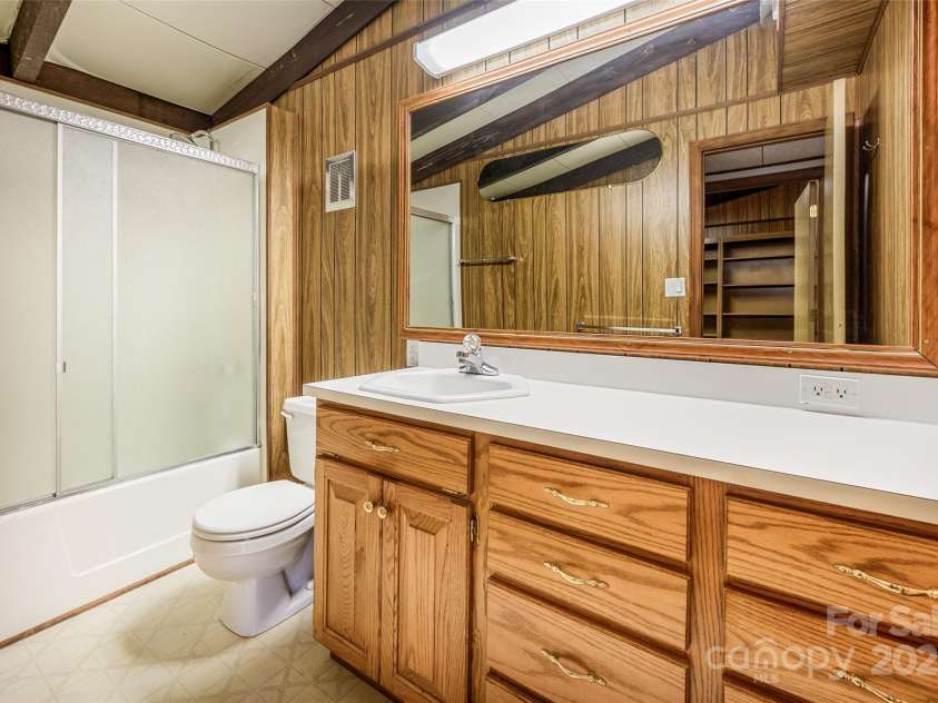 110 Jenkins Farm Lane, Mooresville, NC 28115.  MLS# CAR4316175, YatesRealty ID 510. Full Bath