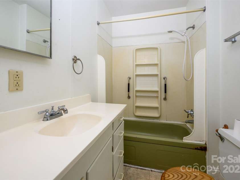 110 Jenkins Farm Lane, Mooresville, NC 28115.  MLS# CAR4316175, YatesRealty ID 510. Full Bath