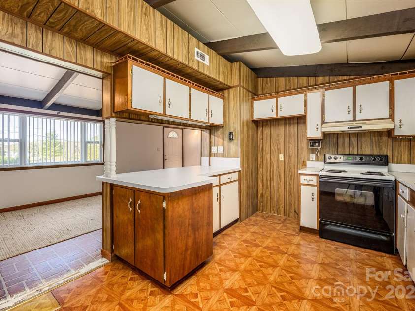 110 Jenkins Farm Lane, Mooresville, NC 28115.  MLS# CAR4316175, YatesRealty ID 510. Kitchen