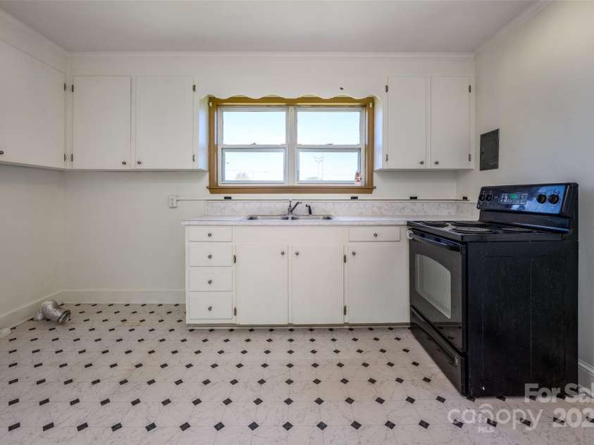 110 Jenkins Farm Lane, Mooresville, NC 28115.  MLS# CAR4316175, YatesRealty ID 510. Kitchen