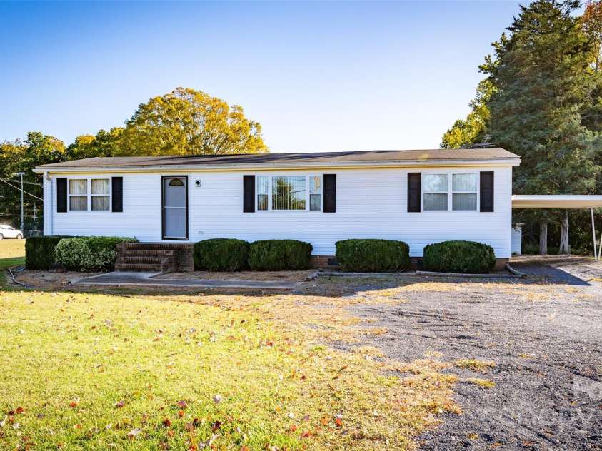 110 Jenkins Farm Lane, Mooresville, NC 28115.  MLS# CAR4316175, YatesRealty ID 510. Modular Home w/Carport