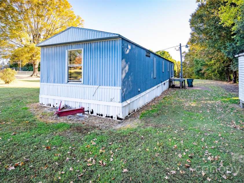 110 Jenkins Farm Lane, Mooresville, NC 28115.  MLS# CAR4316175, YatesRealty ID 510. Single Wide