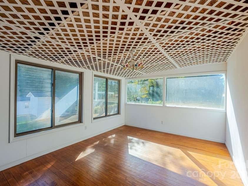 110 Jenkins Farm Lane, Mooresville, NC 28115.  MLS# CAR4316175, YatesRealty ID 510. Sunroom